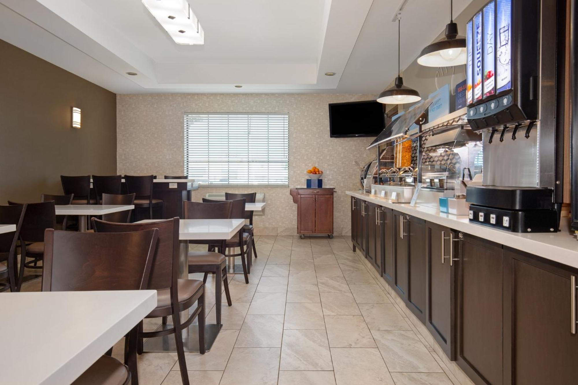 Holiday Inn Express Hotel & Suites Barrie By Ihg Exterior photo