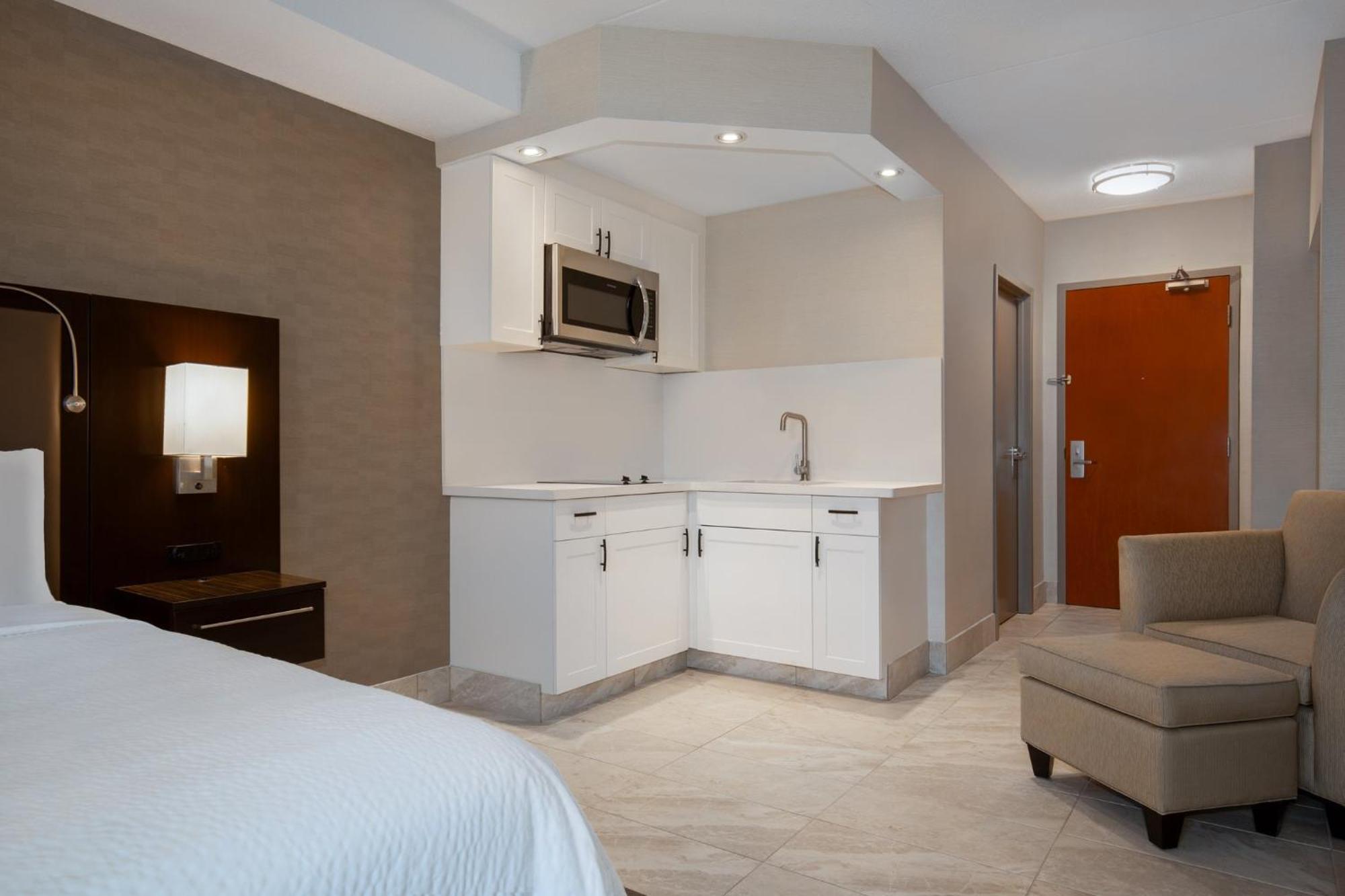 Holiday Inn Express Hotel & Suites Barrie By Ihg Exterior photo